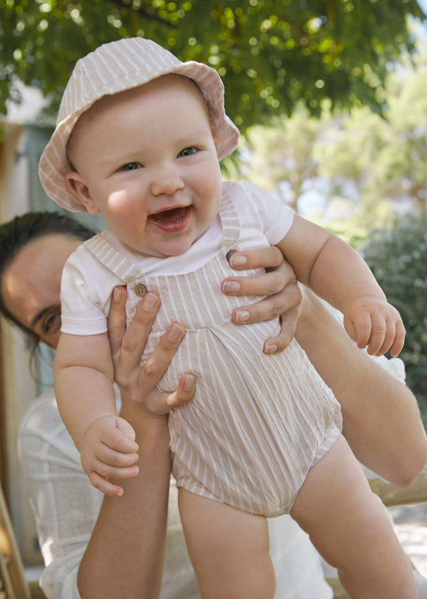 Pagliaccetto finta salopette con cappello a righe neonato